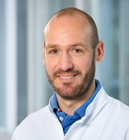 Portrait von Dr. Jan Marc Thrun, Oberarzt, Facharzt für Innere Medizin