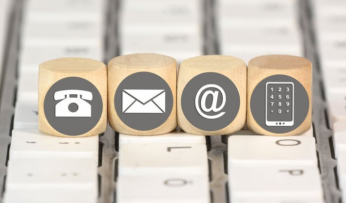 Kontaktsymbole auf Würfeln