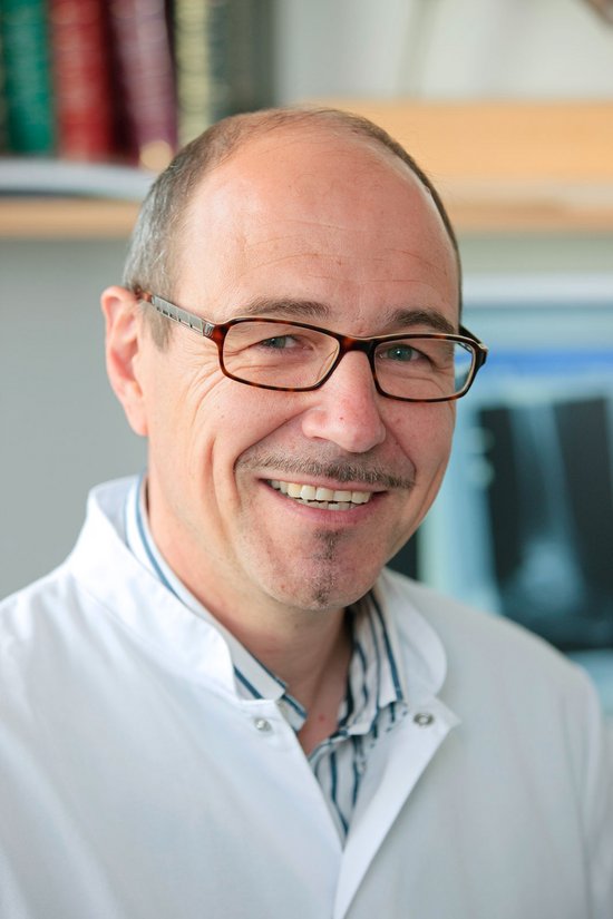 Foto von Prof. Dr. Franz Müller, Oberarzt der Klinik für Unfallchirurgie, Orthopädie und Unfallmedizin