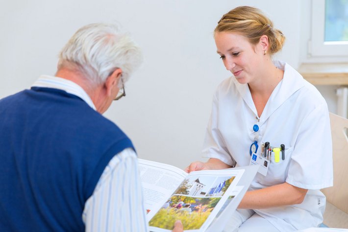 Die Onkologische Fachpflege möchte Sie bei den vielen Veränderungen, die eine Tumorerkrankung mit sich bringt, begleiten und Ihnen helfen, damit umzugehen. 