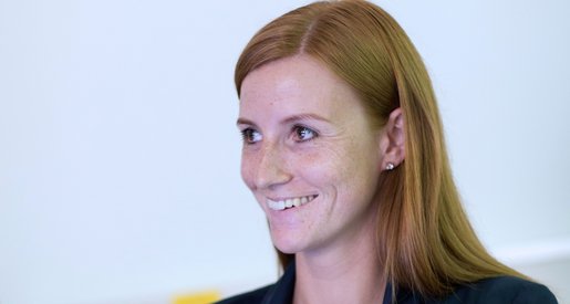 Trainee am Schreibtisch