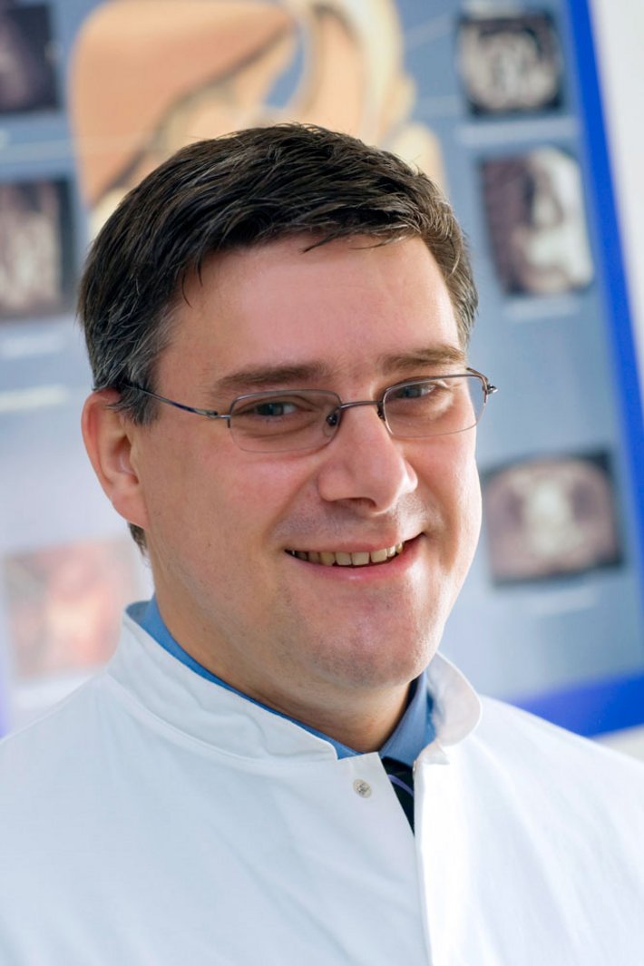 Foto von Dr. Hubert Leebmann, Oberarzt der Klinik für Allgemein- und Viszeralchirurgie