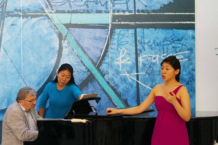 Szene aus einem Patienten- und Mitarbeiterkonzert in Kooperation mit der Hochschule für katholische Kirchenmusik und Musikpädagogik Regensburg aus dem Jahr 2013.