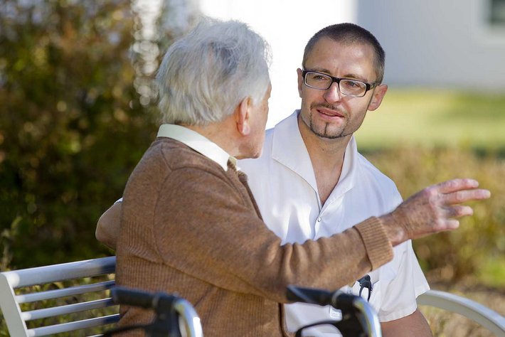 Der Förderverein finanziert spezielle Bildungs- und Schulungsmaßnahmen für Ärzte und Pflegende