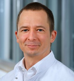 Foto von Prof. Dr. Ingolf Töpel, Facharzt für Chirurgie und Gefäßchirurgie, Endovaskulärer Chirurg und Spezialist; Leitender Oberarzt