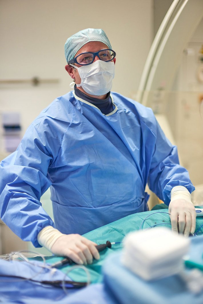 Bei der Implantation eines Herzschrittmachers.