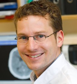 Oberarzt Dr. Nicolas Moosmann, Facharzt für Innere Medizin, Hämatologie und Internistische Onkologie