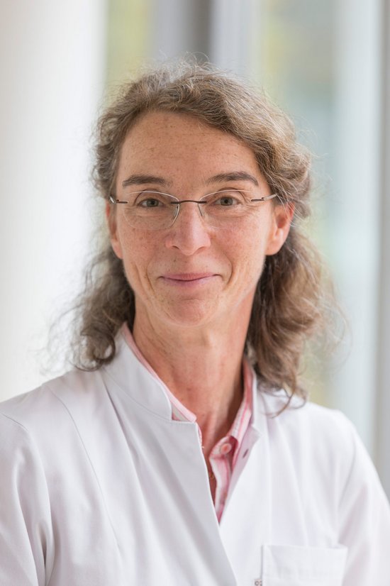 Portrait von Oberäärztin Dr. Eva Rothenfußer-Korber, Fachärztin für Neurologie; MVZ Neurologie 