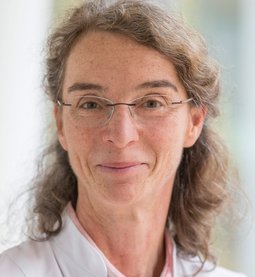 Portrait von Oberäärztin Dr. Eva Rothenfußer-Korber, Fachärztin für Neurologie; MVZ Neurologie 