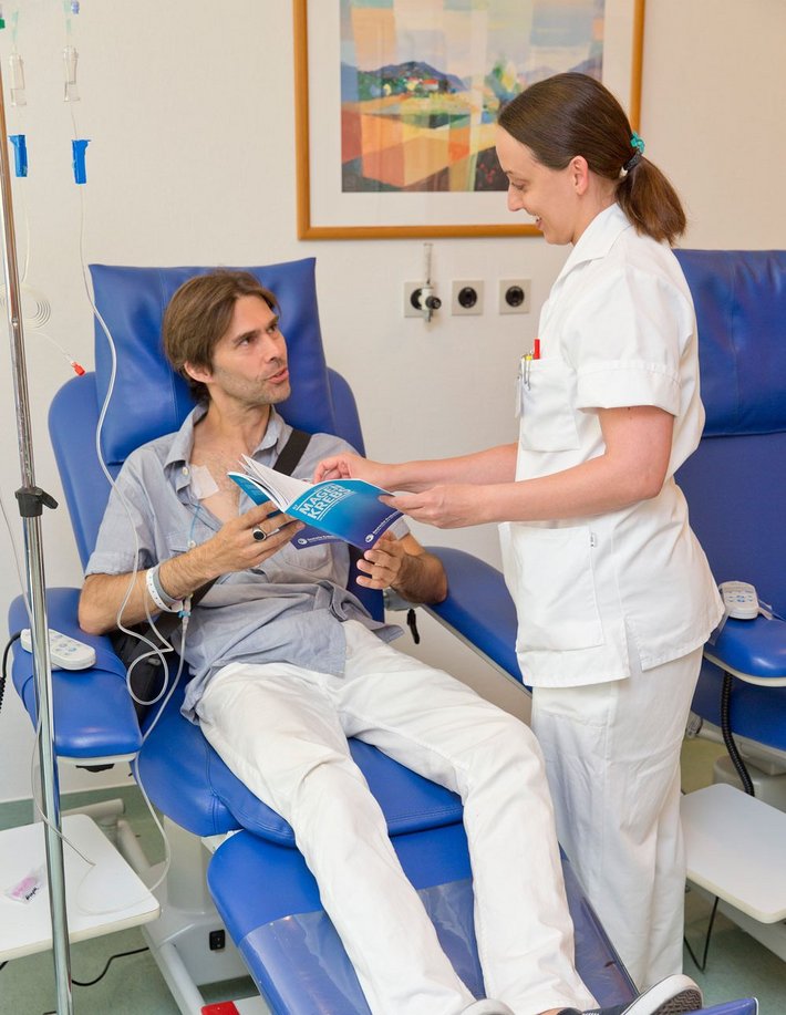 Die Onkologische Fachpflege möchte Sie bei den vielen Veränderungen, die eine Tumorerkrankung mit sich bringt, begleiten und Ihnen helfen, damit umzugehen. 