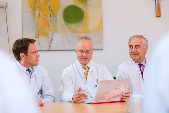 Der fachübergreifende Austausch zwischen den Ärzten ist bei einer Krebstherapie von großer Bedeutung.