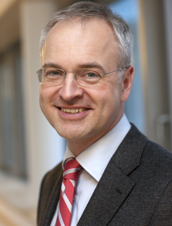 Prof. Dr. med. Dr. h.c. Pompiliu Piso, Chefarzt der Klinik für Allgemein- und Viszeralchirurgie 