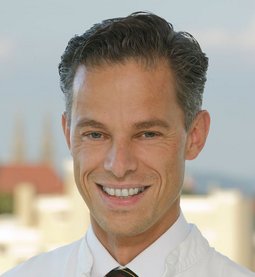Foto von Prof. Dr. Bernd Füchtmeier, Chefarzt der Klinik für Unfallchirurgie, Orthopädie und Sportmedizin