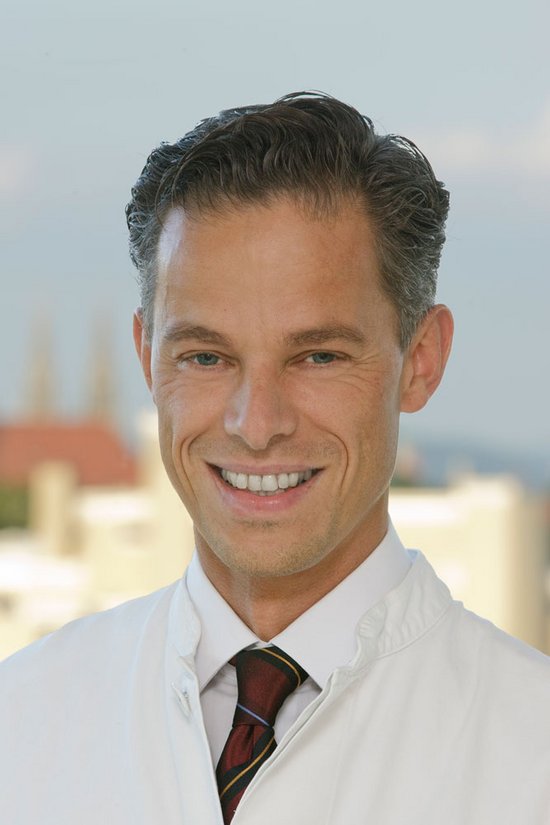 Foto von Prof. Dr. Bernd Füchtmeier, Chefarzt der Klinik für Unfallchirurgie, Orthopädie und Sportmedizin